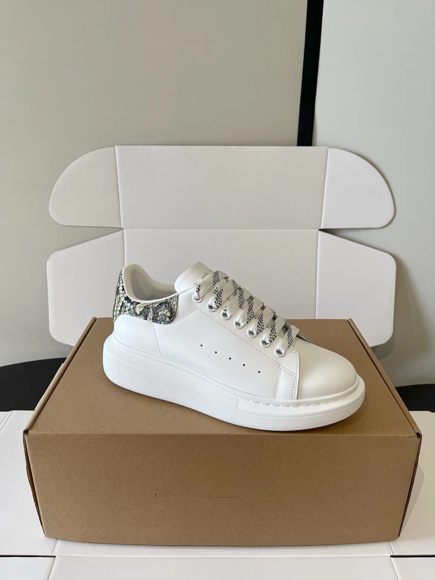 Кроссовки Женские Alexander Mcqueen 17898878