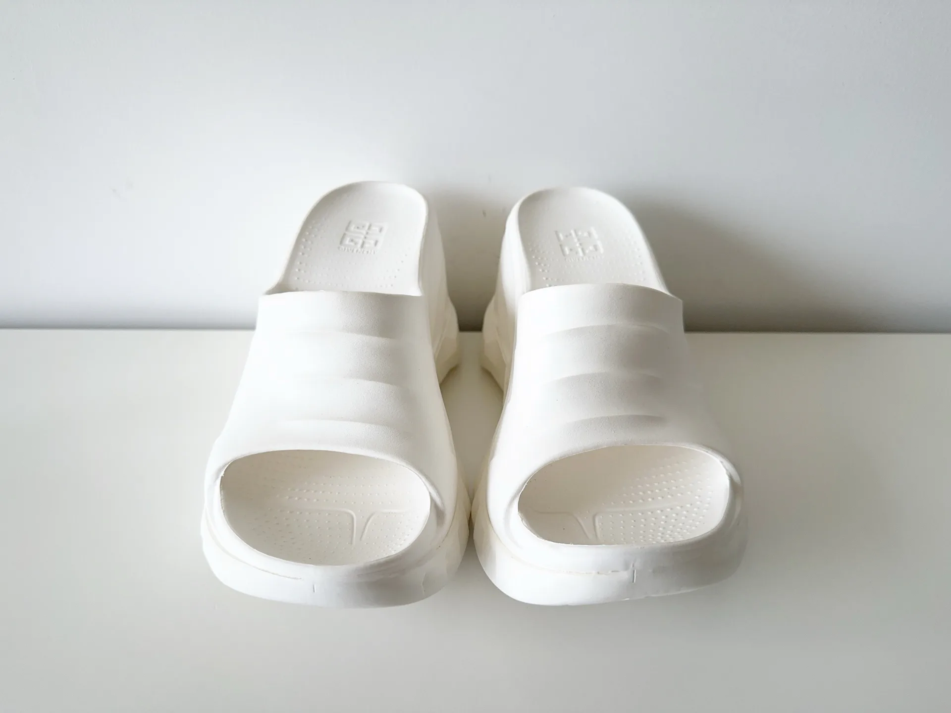 Шлепанцы Женские Givenchy 907491