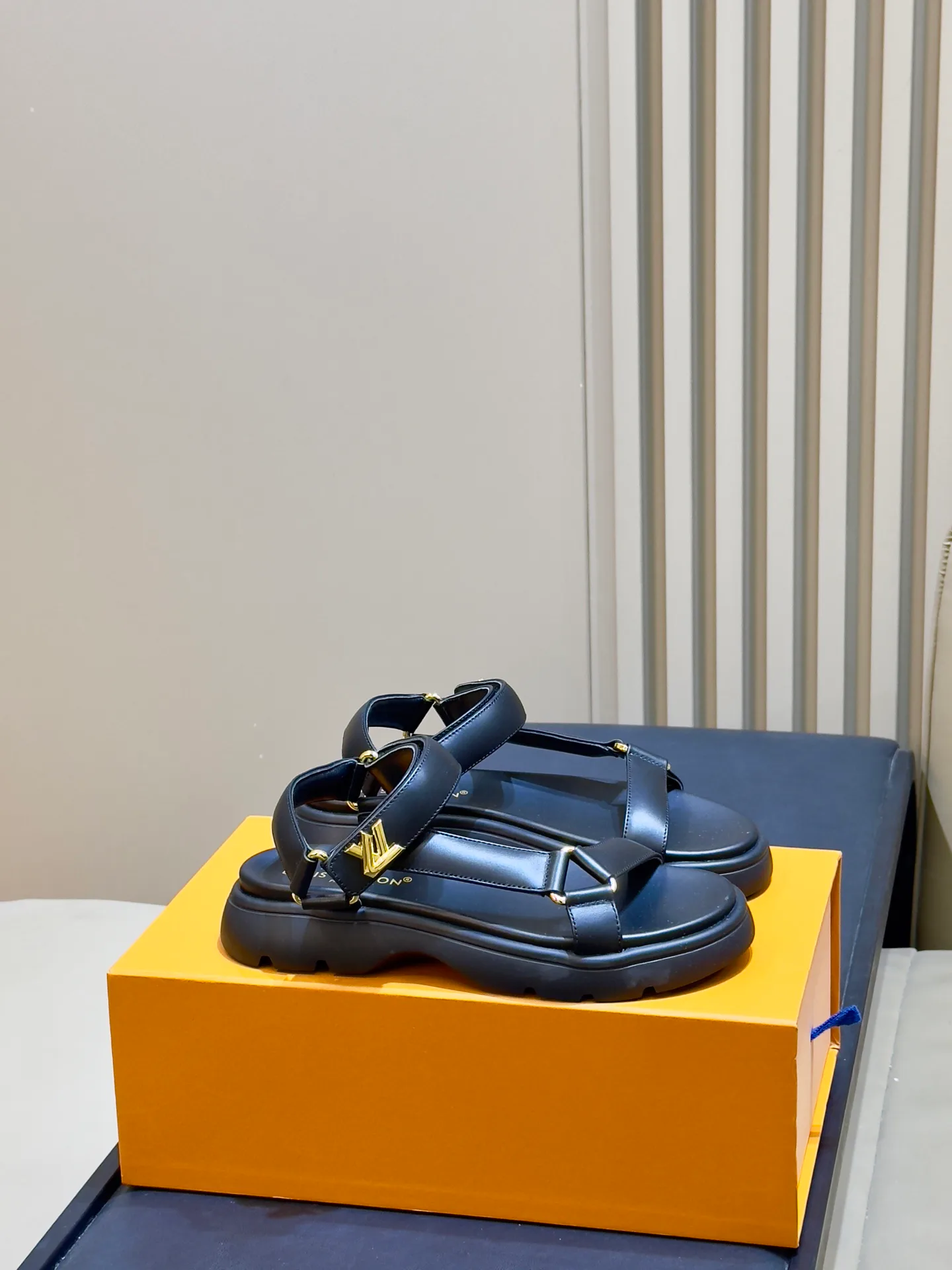 Босоножки Женские Louis Vuitton 18073537