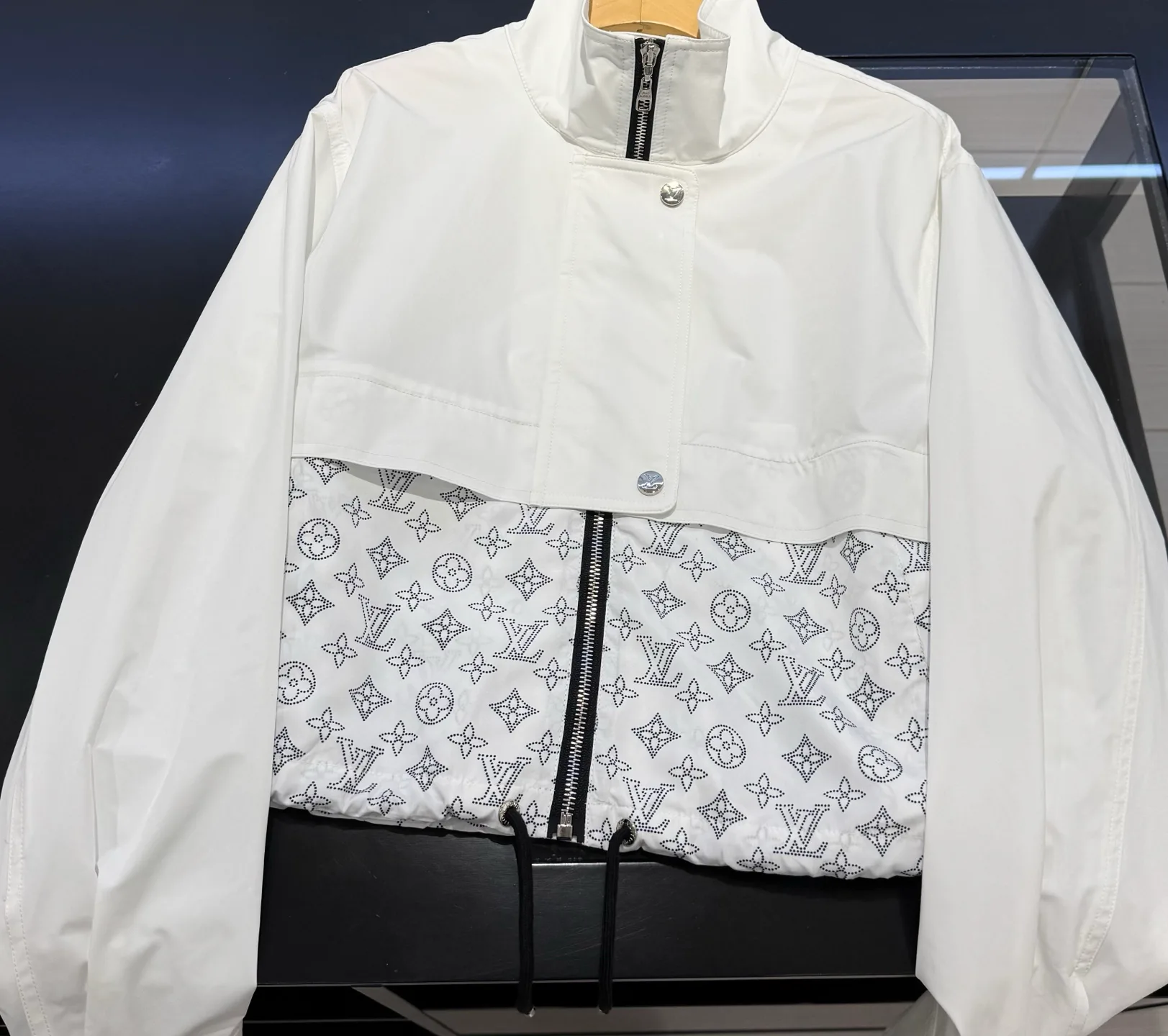 Куртки И Пуховики Женские Louis Vuitton 18428472
