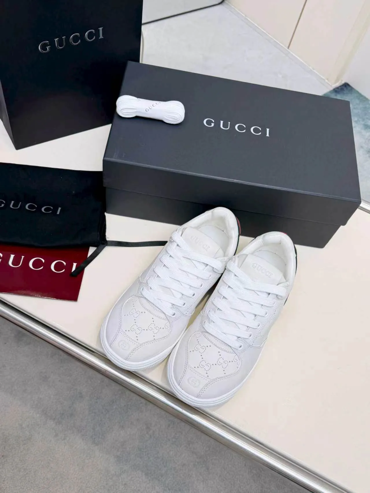 Кроссовки Женские Gucci 18311599