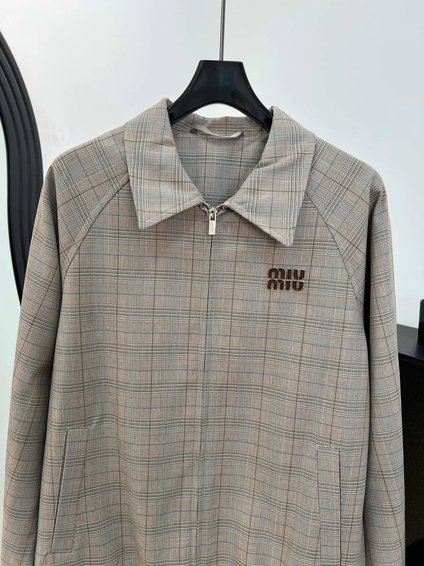 Куртки И Пуховики Женские Miu Miu 17882352