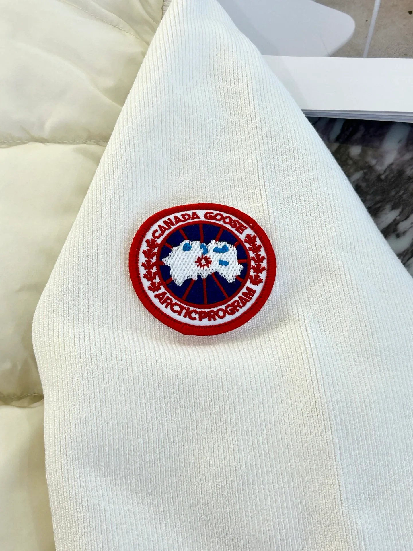 Куртки И Пуховики Мужские Canada Goose 18231169