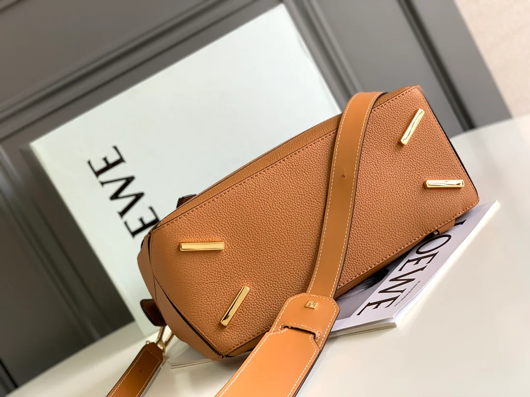 Классические Сумки Женские Loewe 11674569