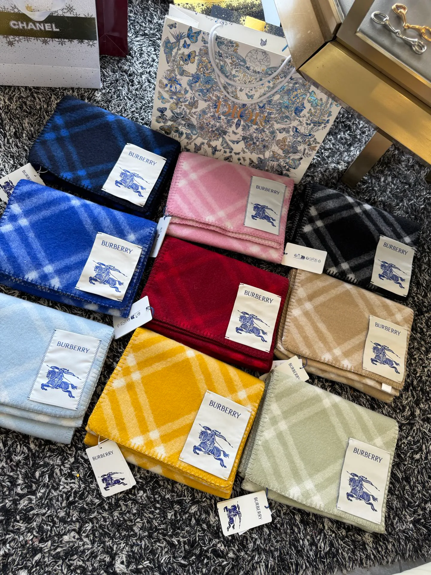 Шарфы Burberry 3874277
