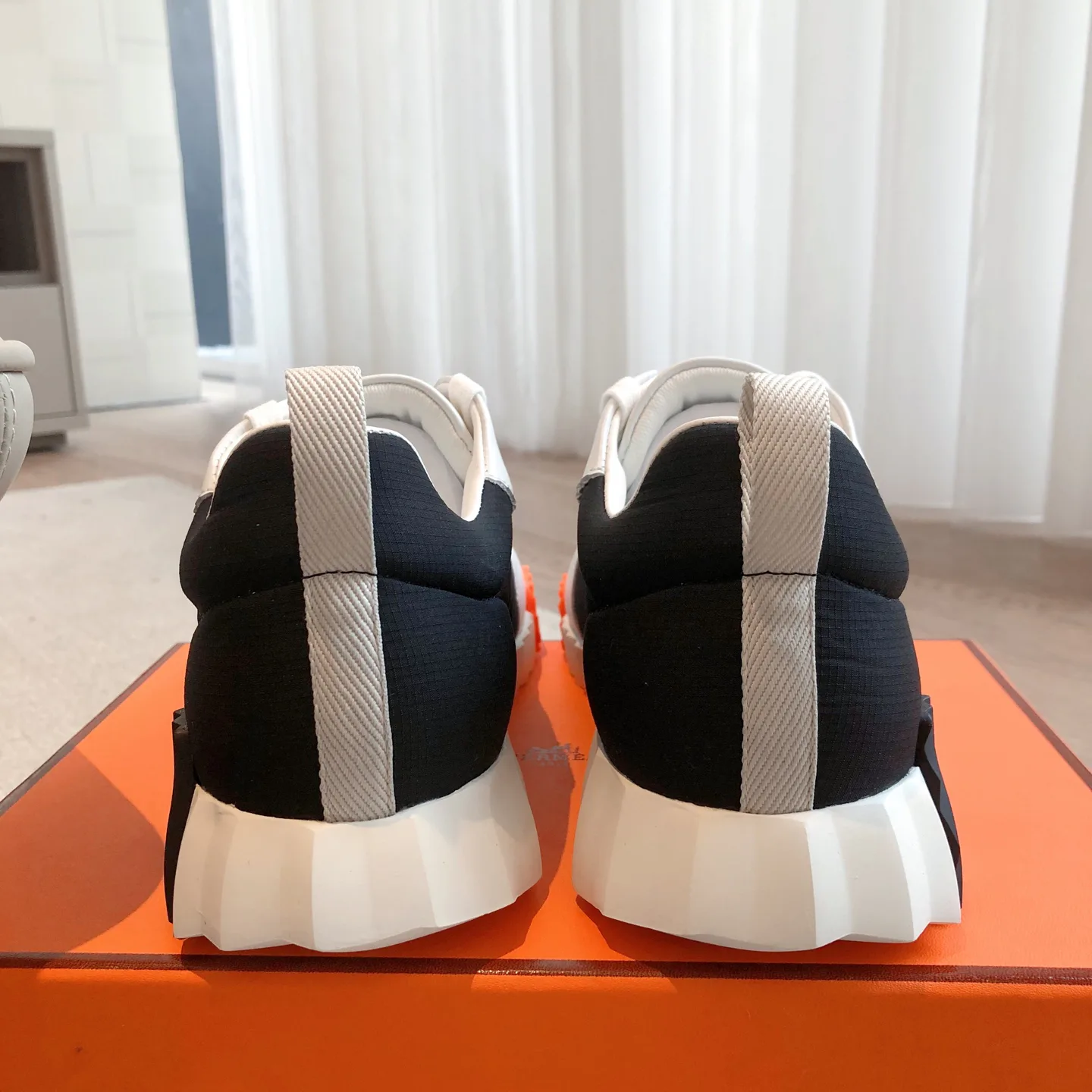 Кроссовки Женские Hermes 18729718