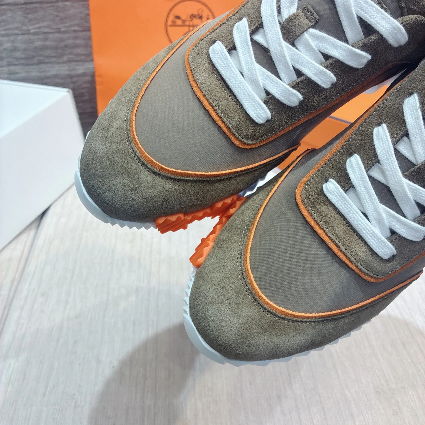 Кроссовки Женские Hermes 17977062