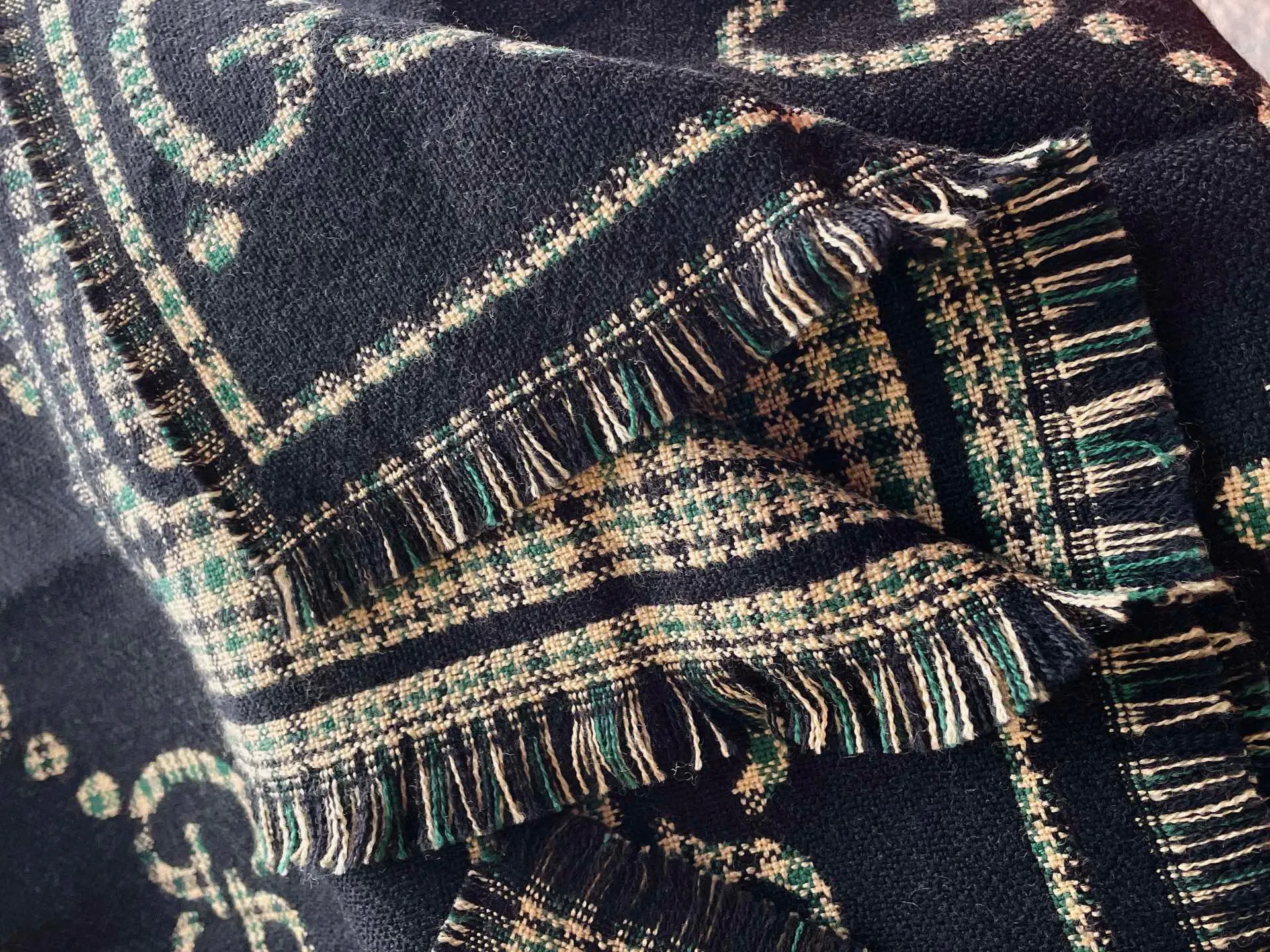 Шарфы Gucci 832131