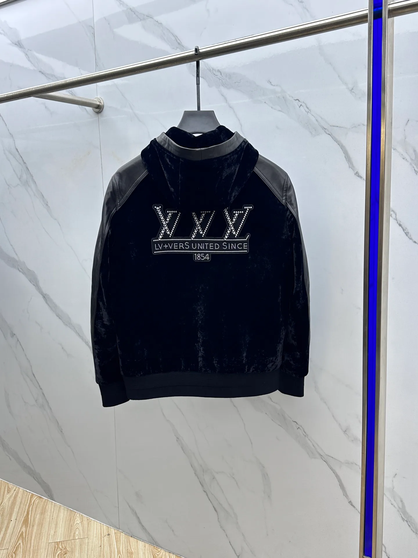 Куртки И Пуховики Мужские Louis Vuitton 285141