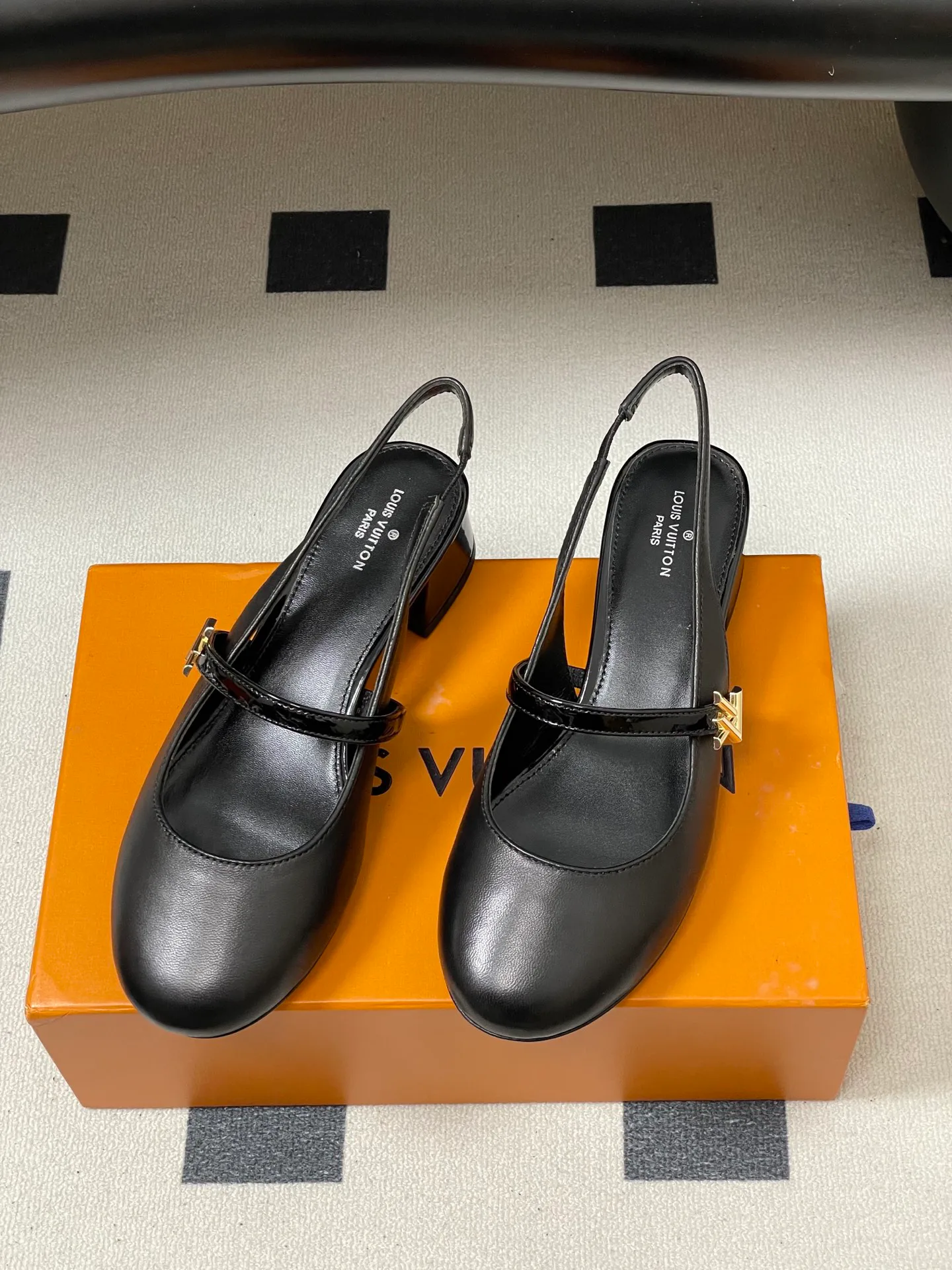 Босоножки Женские Louis Vuitton 11628714