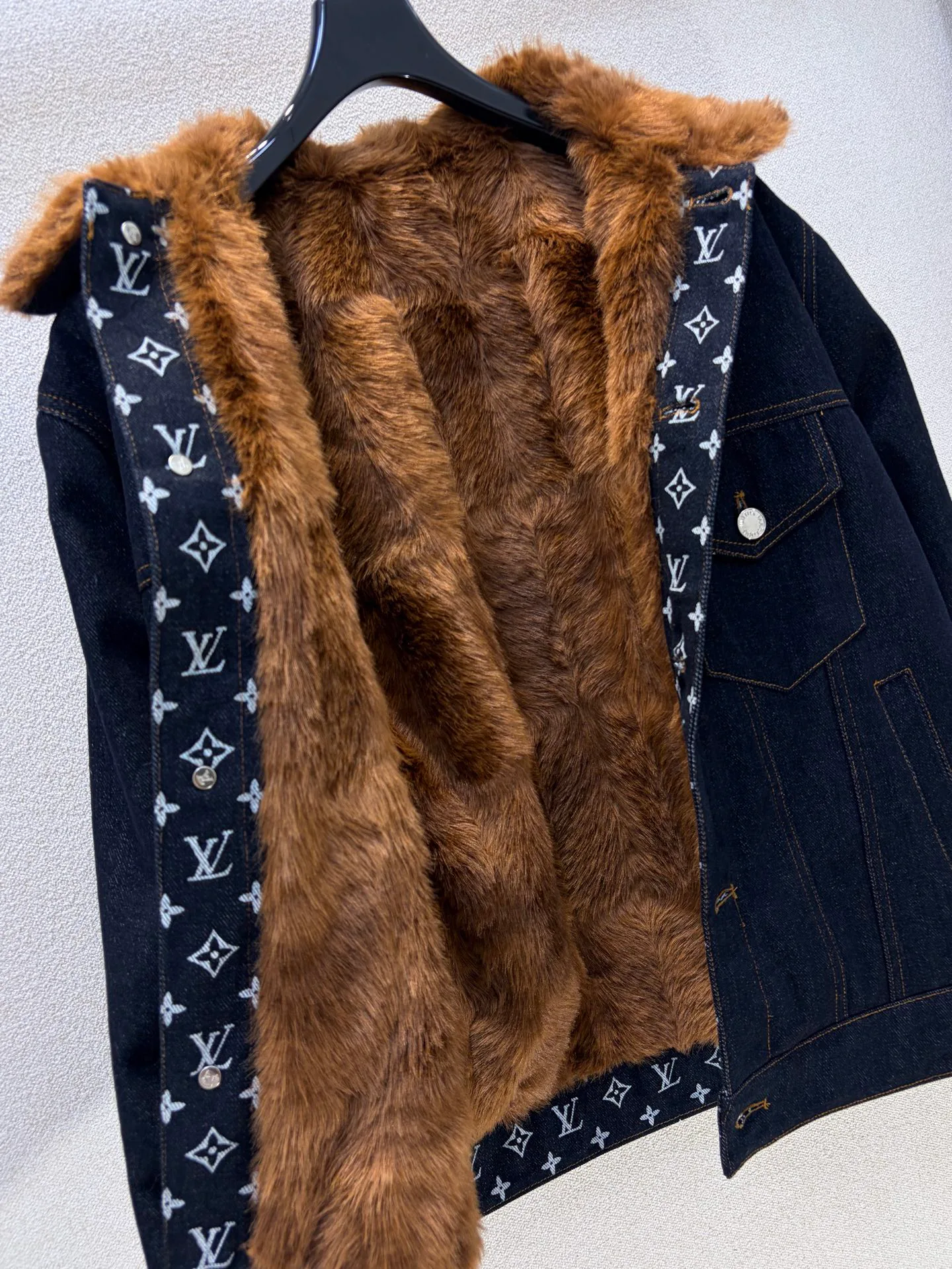 Куртки И Пуховики Женские Louis Vuitton 18882547