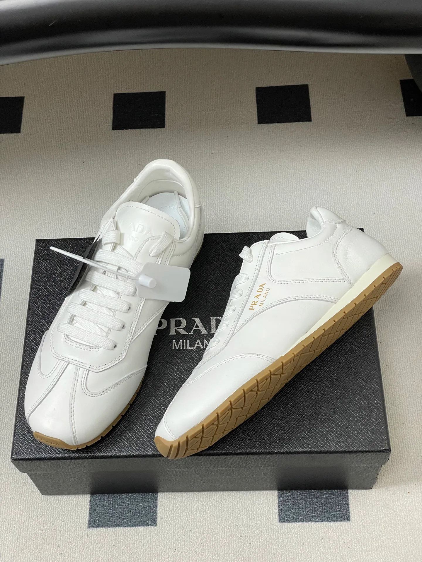 Кроссовки Женские Prada 12810915