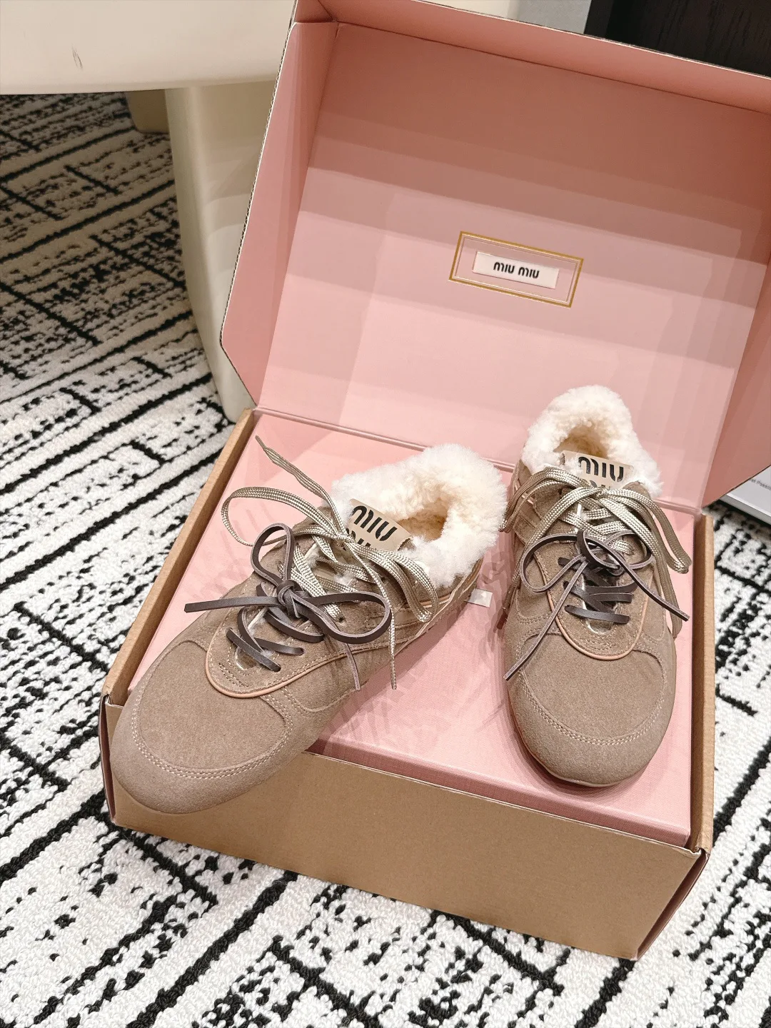 Кроссовки Женские Miu Miu 18490663