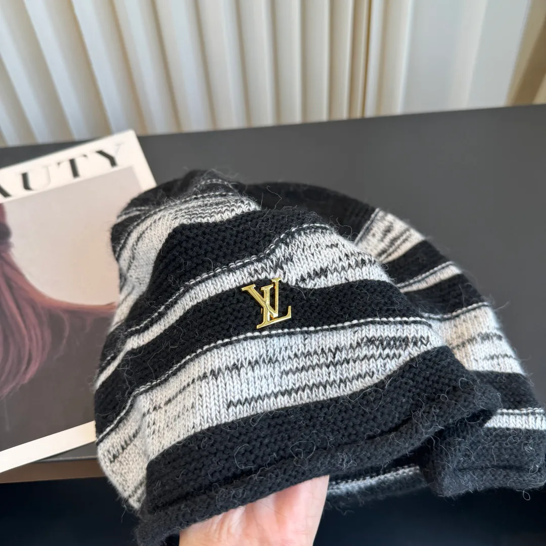 Головные Уборы Louis Vuitton 18198459