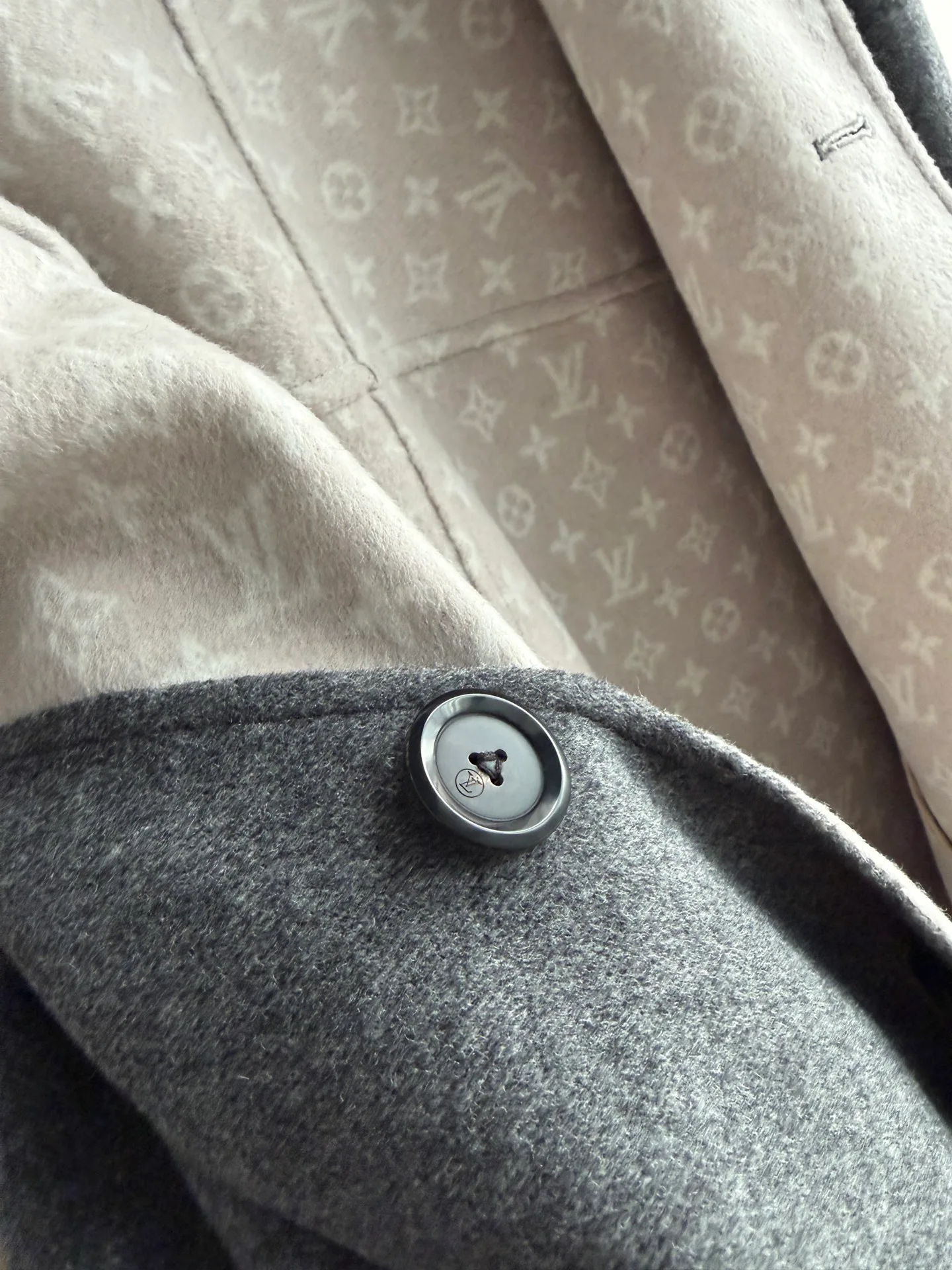Пальто Женские Louis Vuitton 19309474