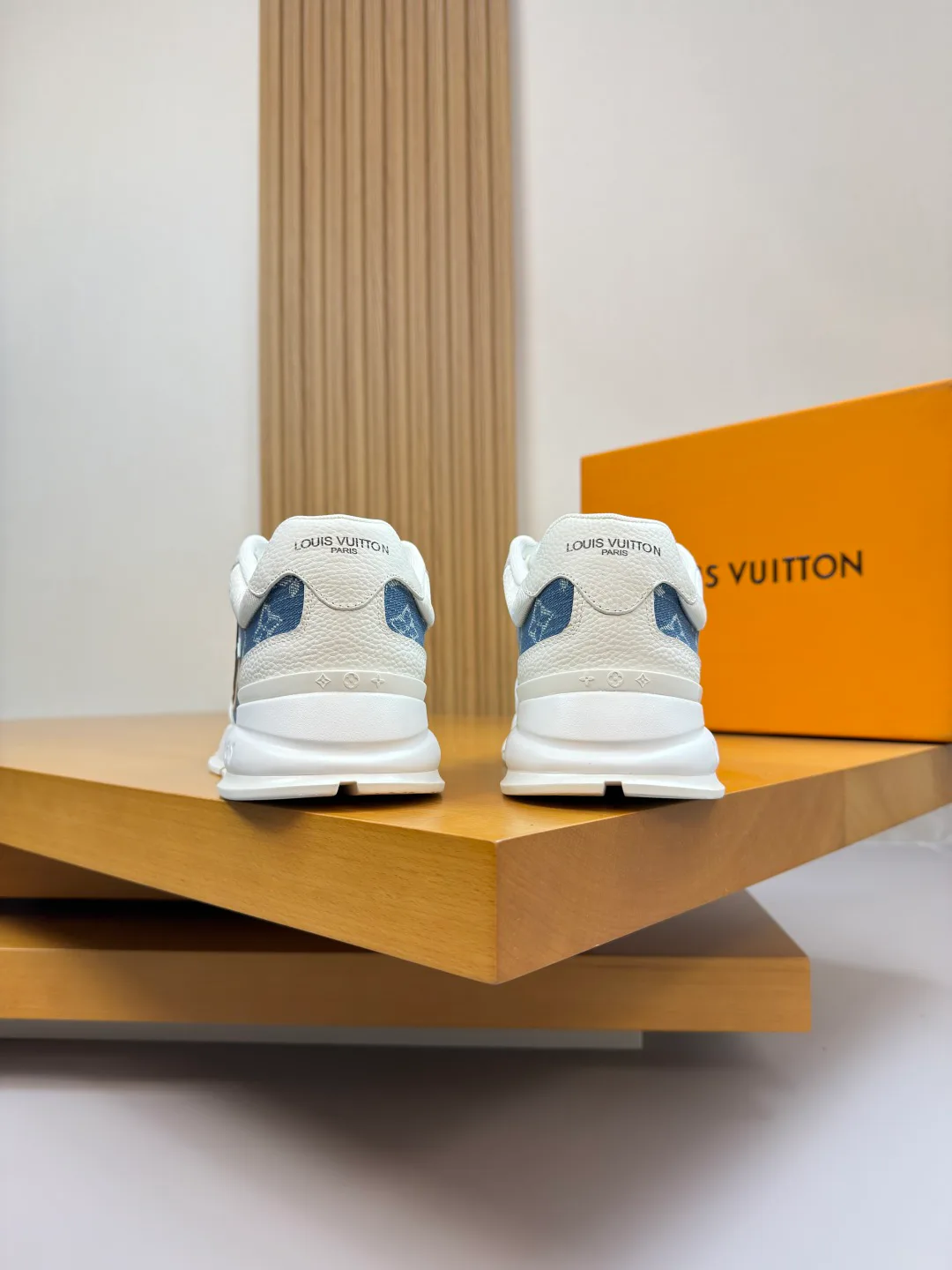 Кроссовки Женские Louis Vuitton 2652640