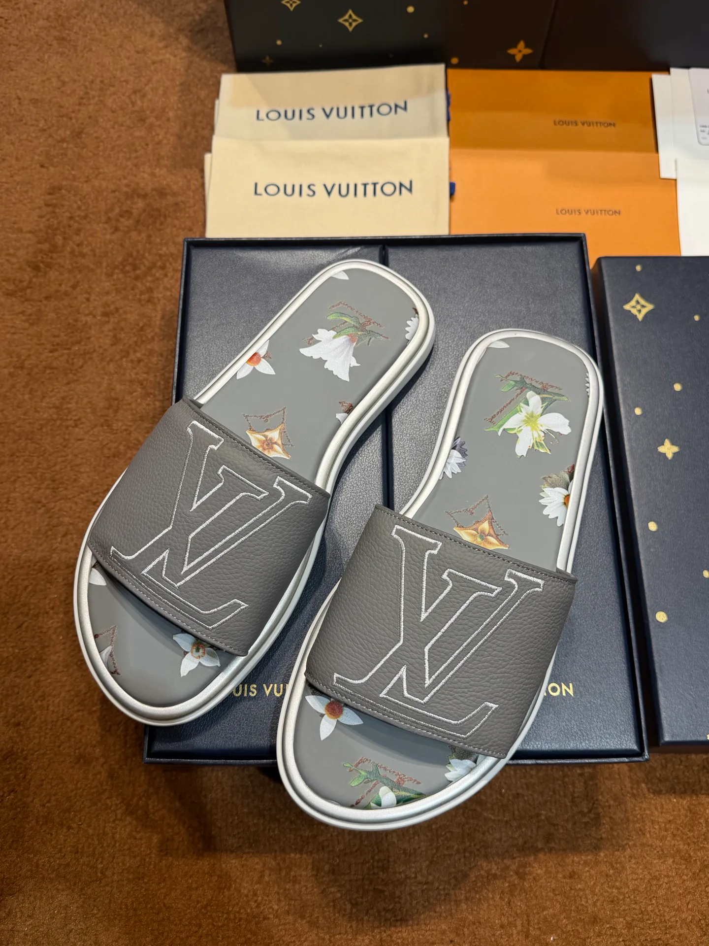 Шлепанцы Женские Louis Vuitton 17059505