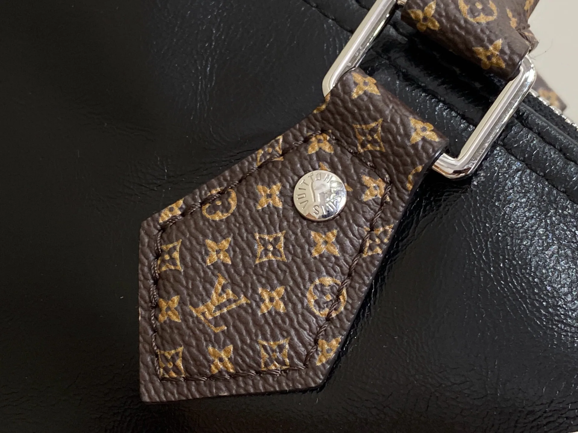 Классические Сумки Женские Louis Vuitton 12798949
