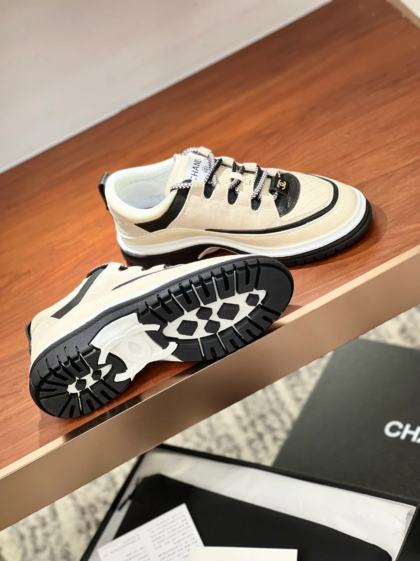 Кроссовки Женские Chanel 1021196