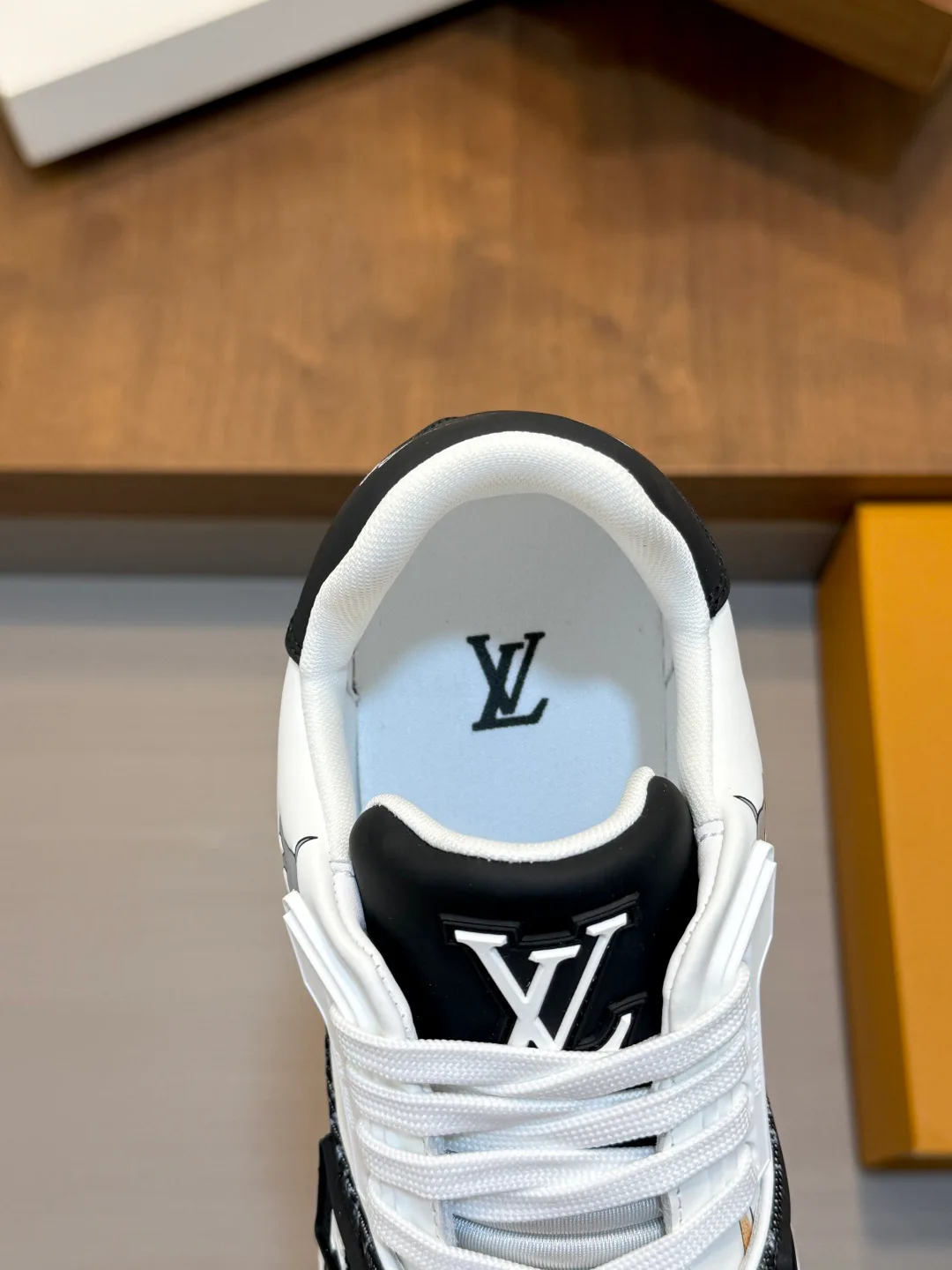 Кроссовки Мужские Louis Vuitton 18234377