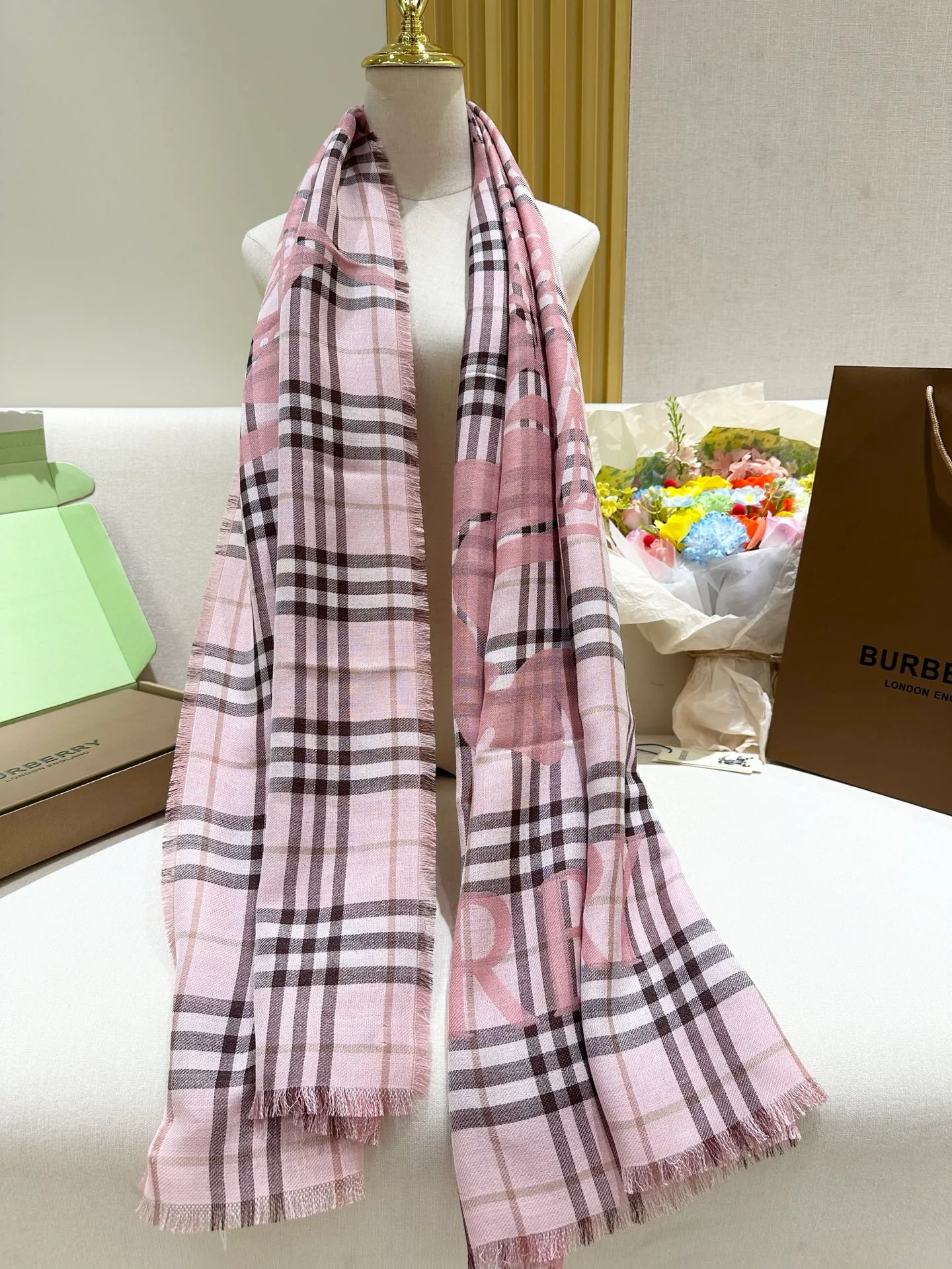 Шарфы Burberry 17991553