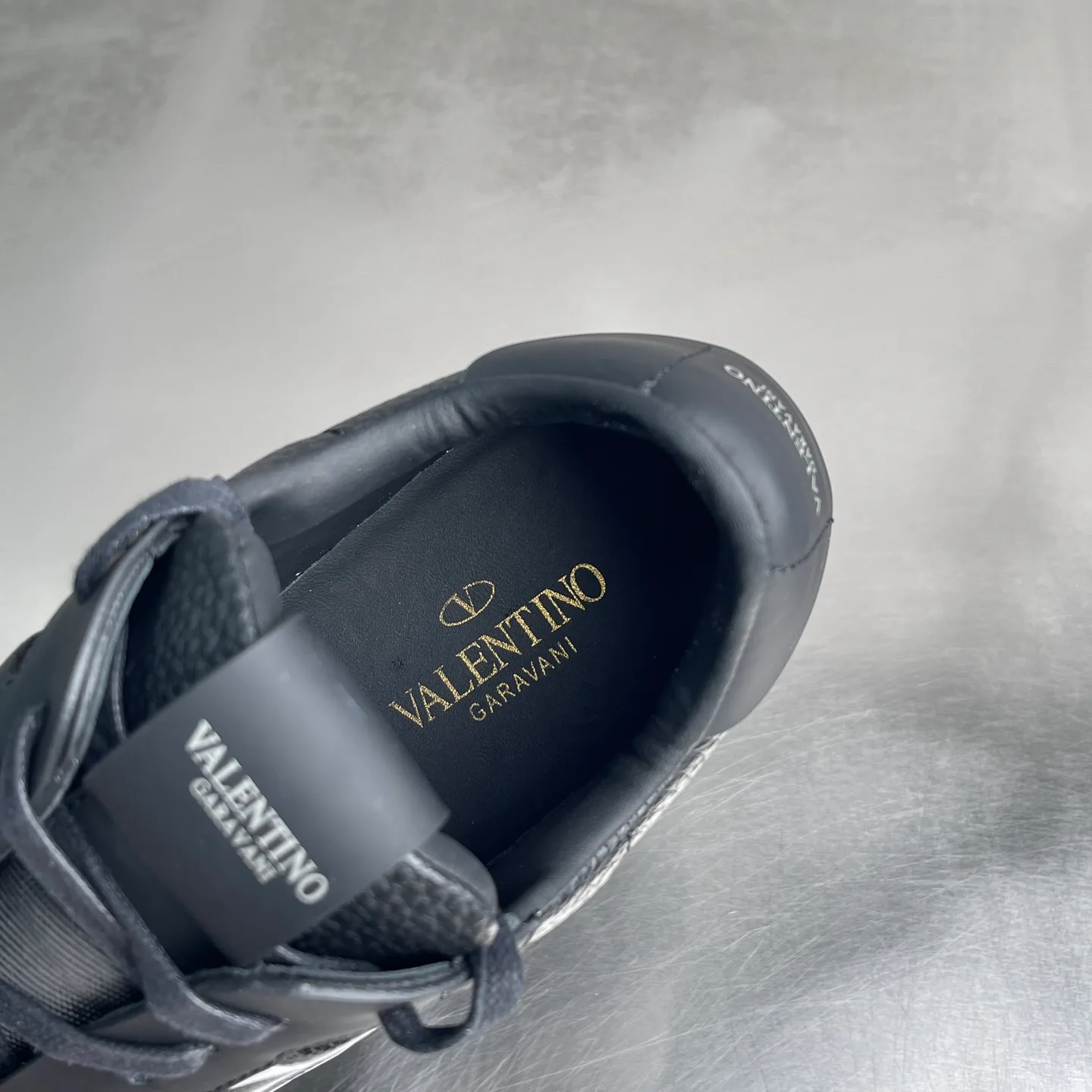 Кроссовки Женские Valentino 18637678