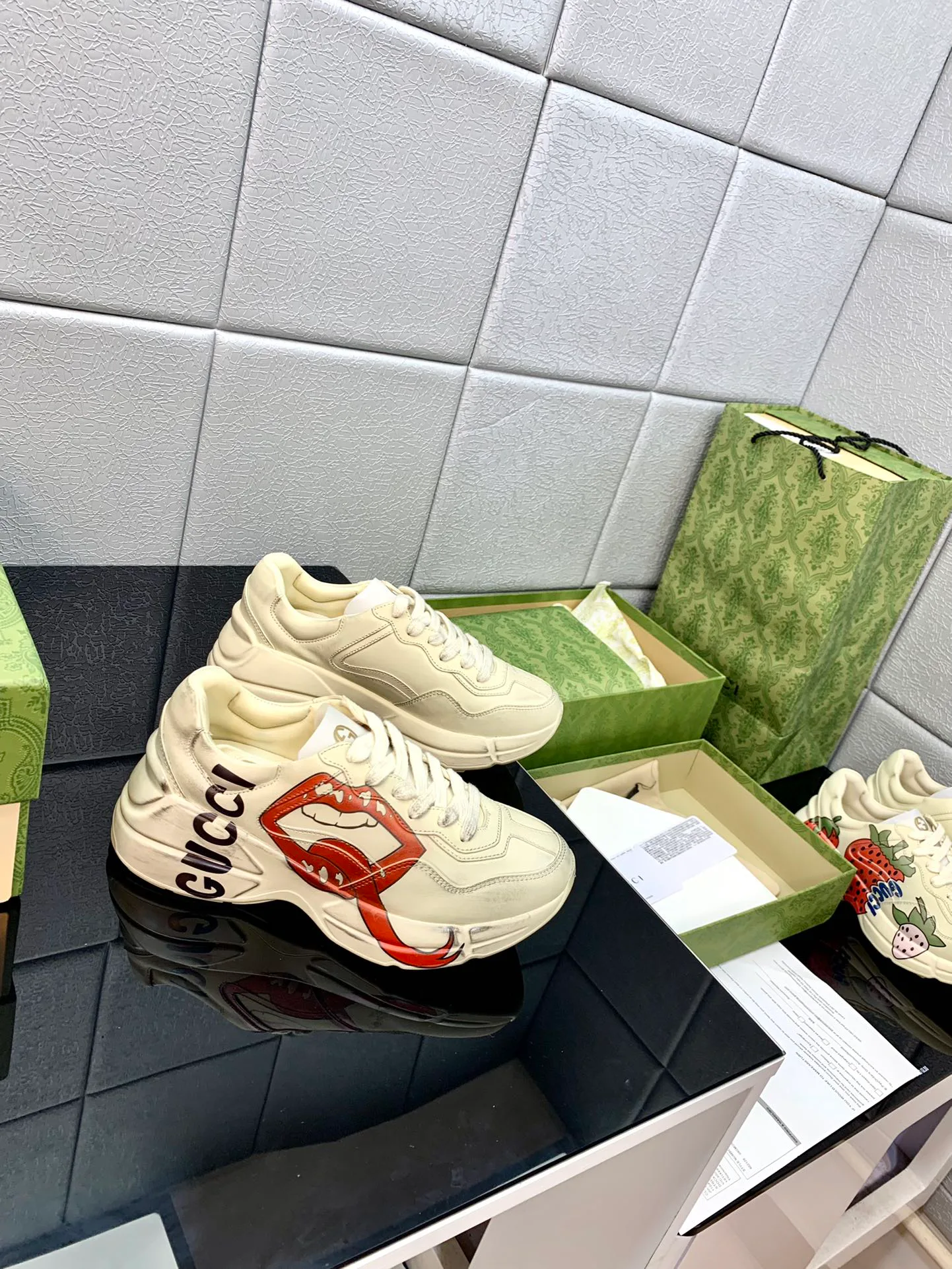 Кроссовки Женские Gucci 13080119