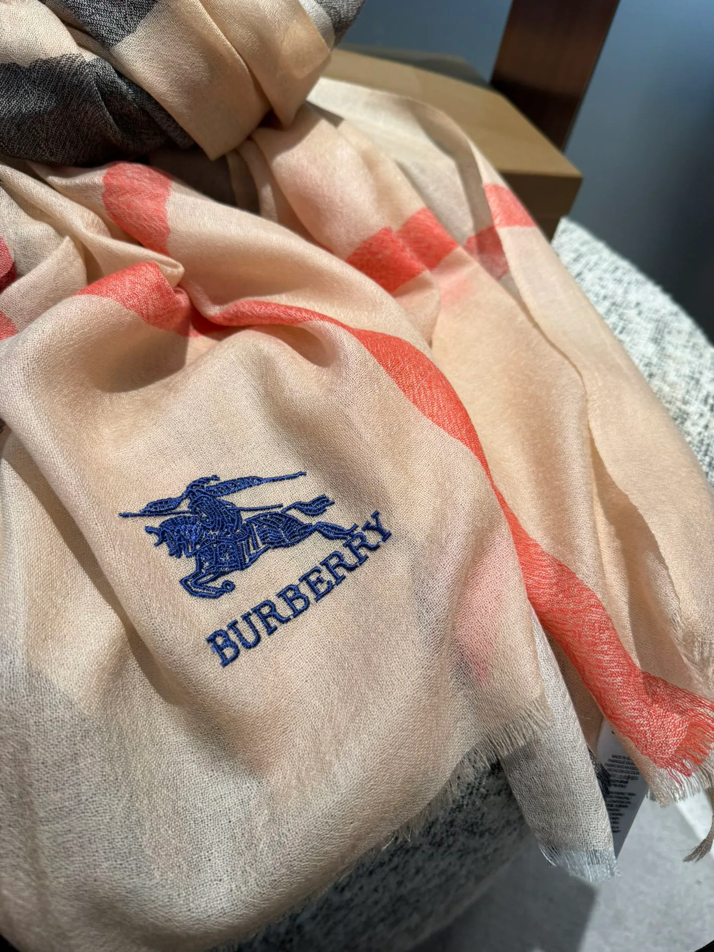 Шарфы Burberry 18275108