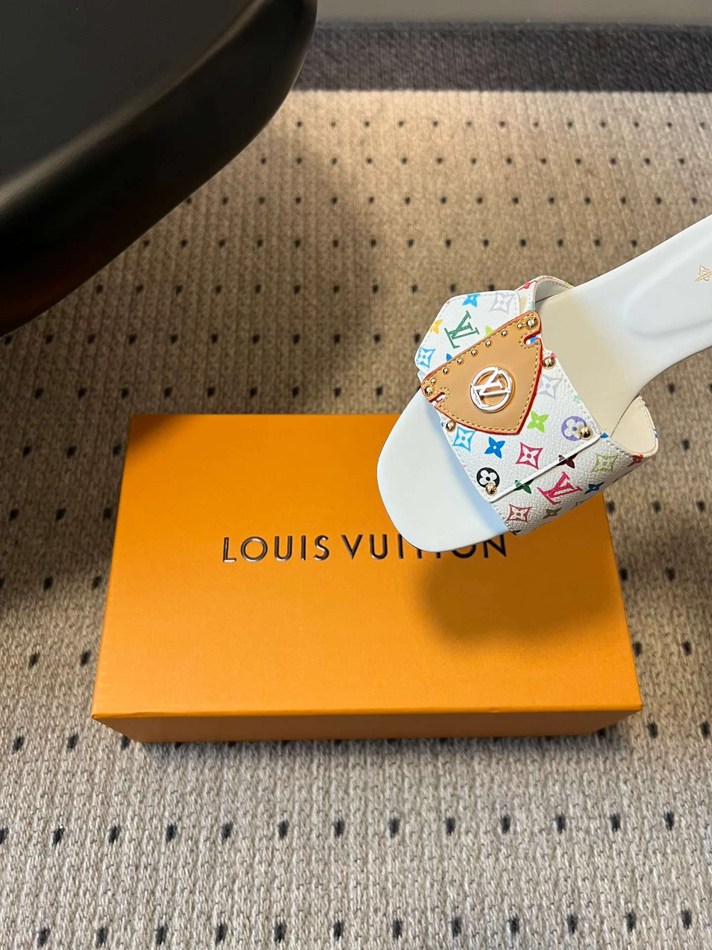Шлепанцы Женские Louis Vuitton 12697568