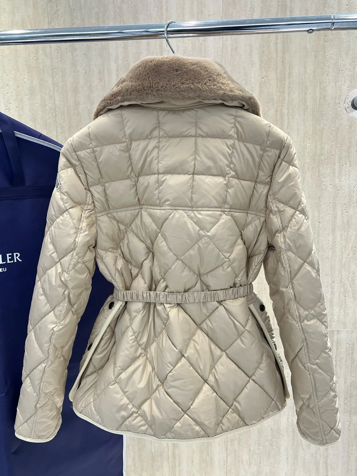 Куртки И Пуховики Мужские Moncler 18231457