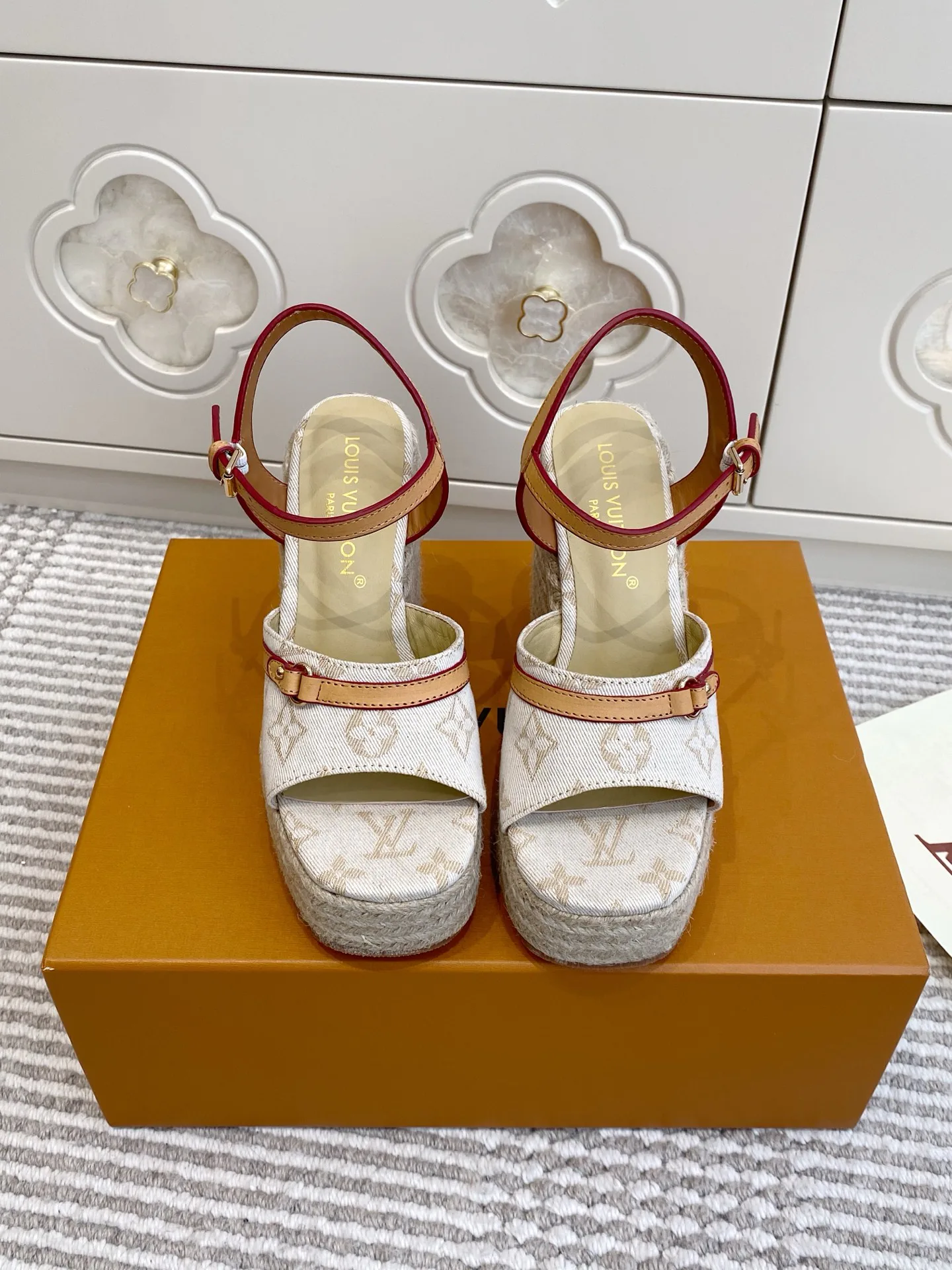 Босоножки Женские Louis Vuitton 12779855