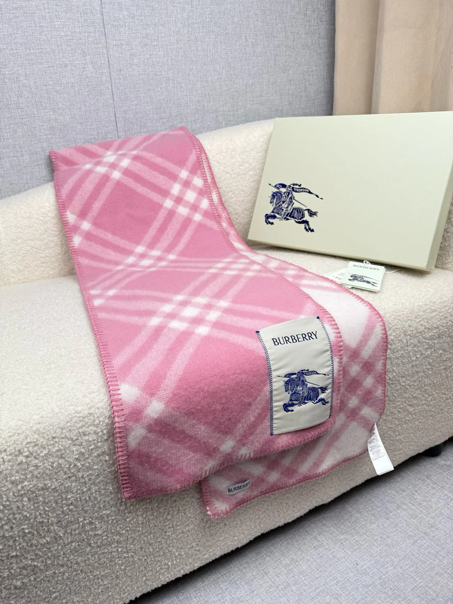 Шарфы Burberry 17948824