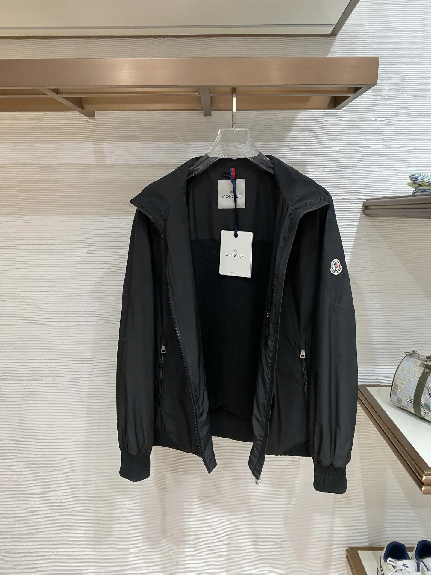 Куртки И Пуховики Мужские Moncler 10479632