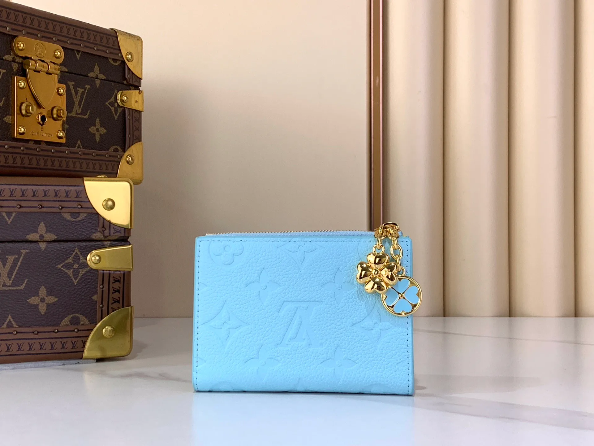 Клатчи Женские Louis Vuitton 13455879