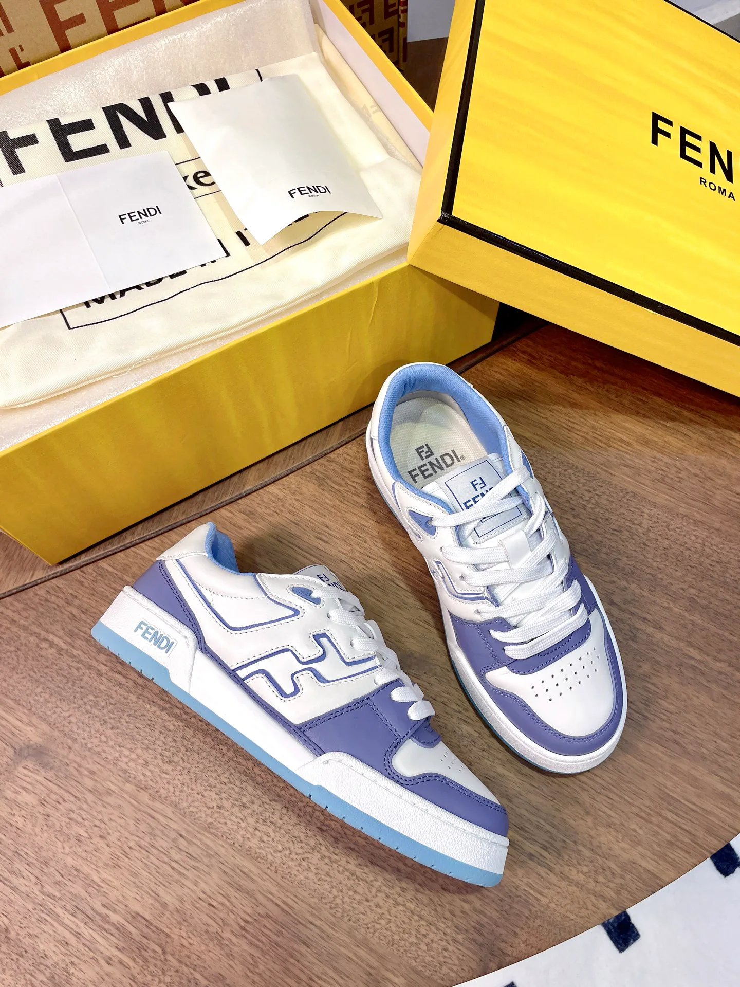 Кроссовки Женские Fendi 17957316
