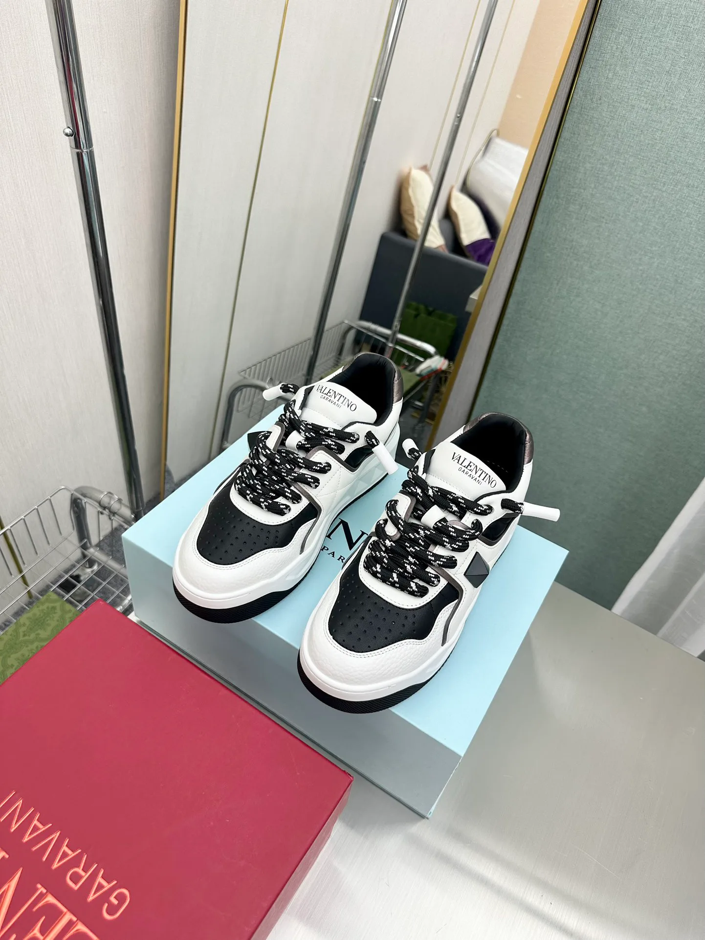 Кроссовки Женские Valentino 17955024