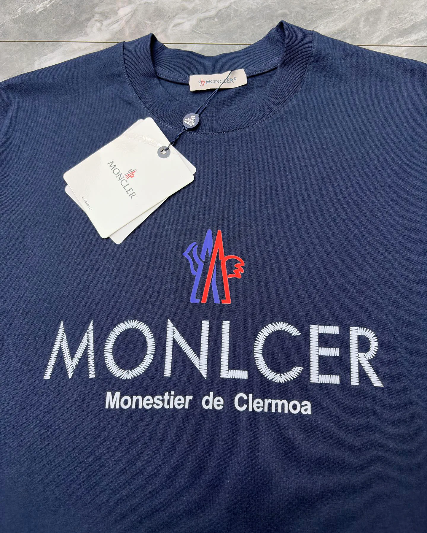 Футболки Женские Moncler 11424372