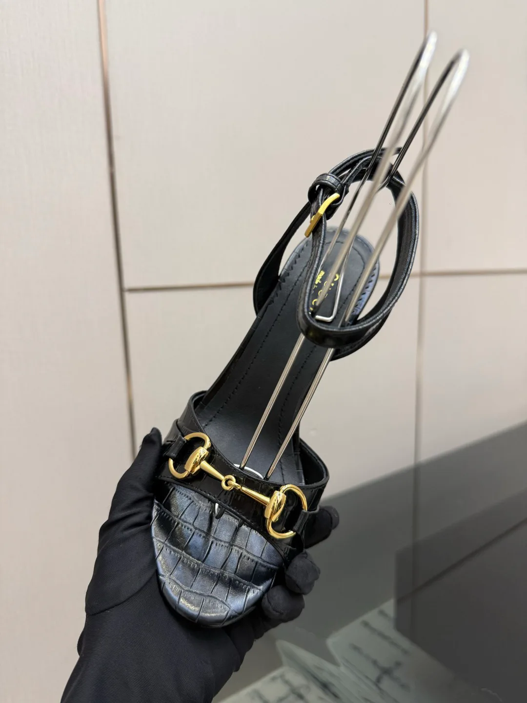 Босоножки Женские Gucci 18049072