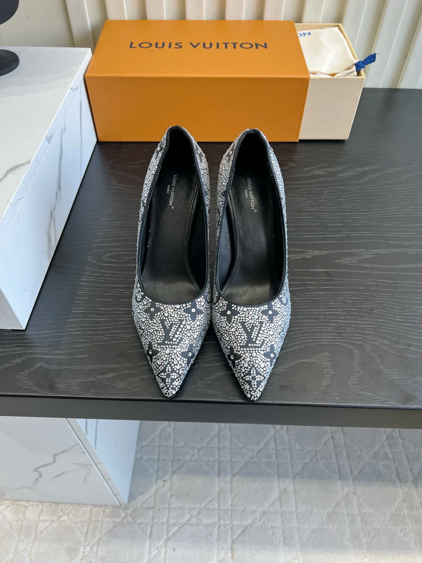Туфли Женские Louis Vuitton 18152244