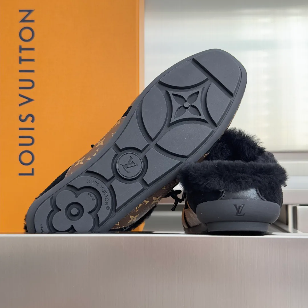 Кроссовки Женские Louis Vuitton 18741741