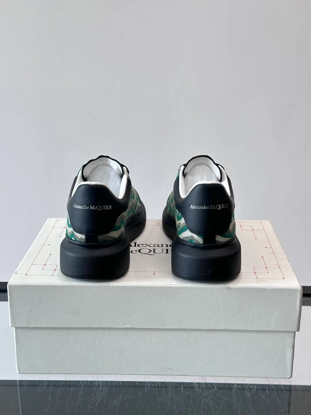 Кроссовки Женские Alexander Mcqueen 11170734