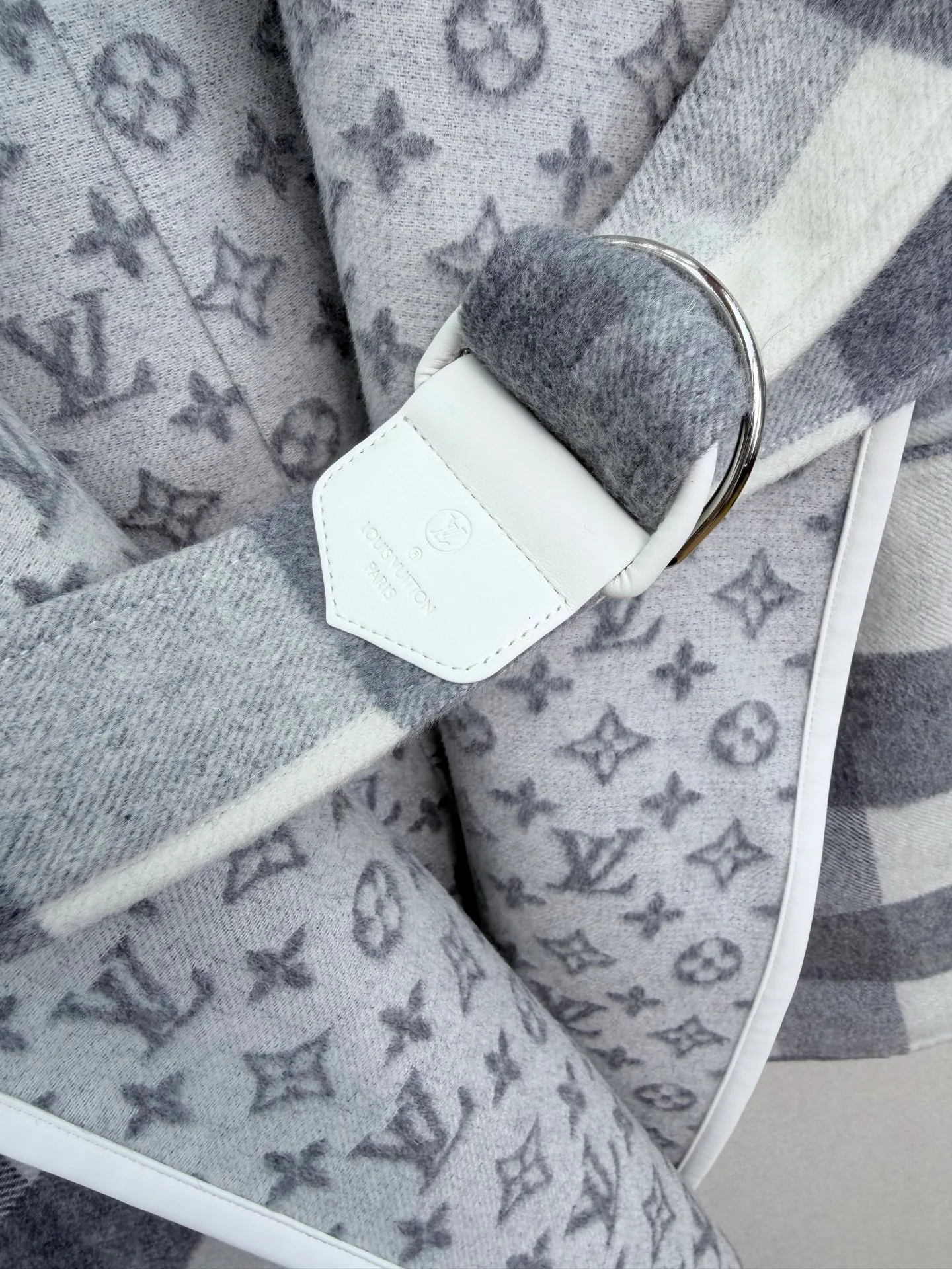 Пальто Женские Louis Vuitton 18498357