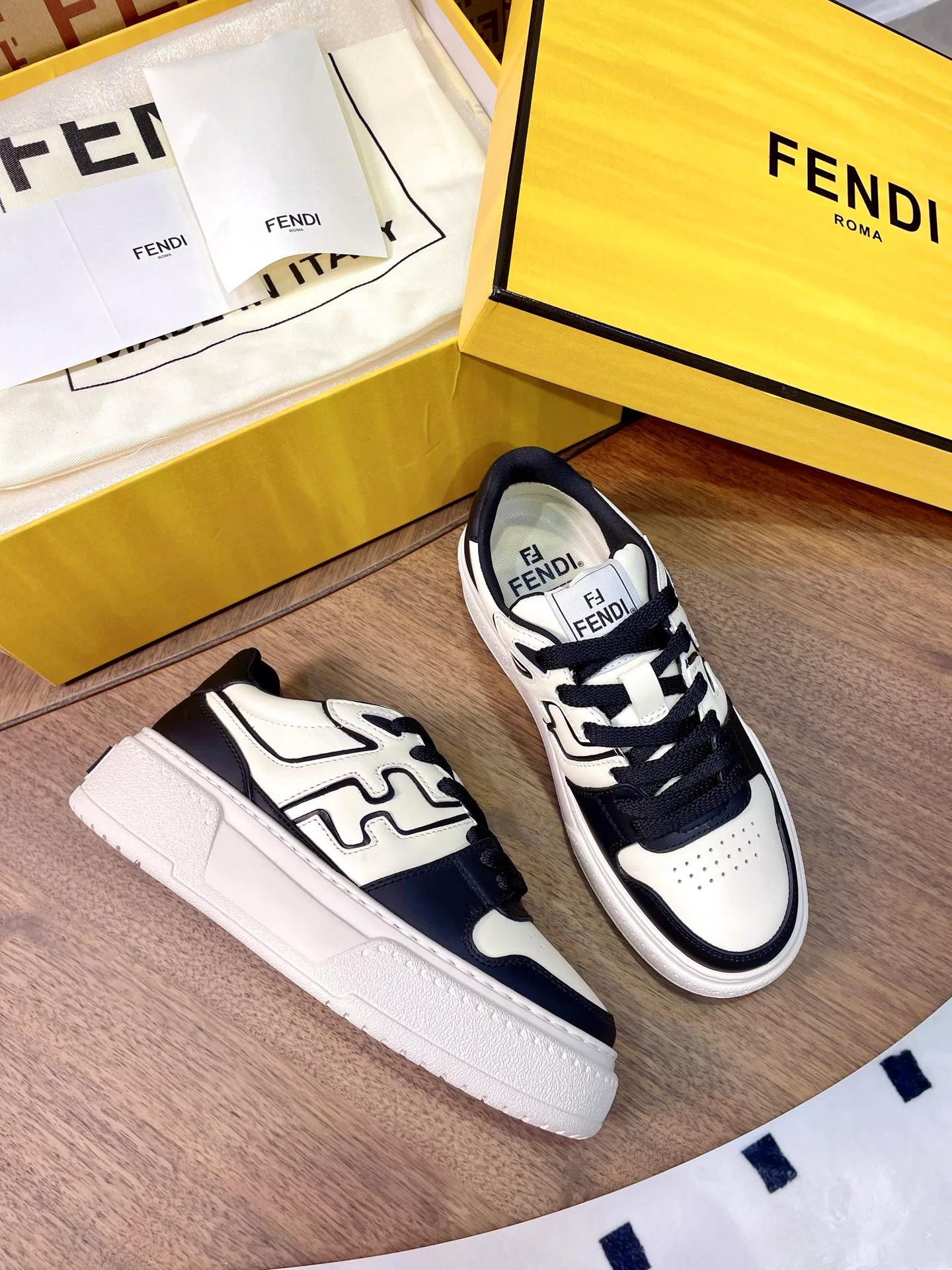 Кроссовки Женские Fendi 17957335