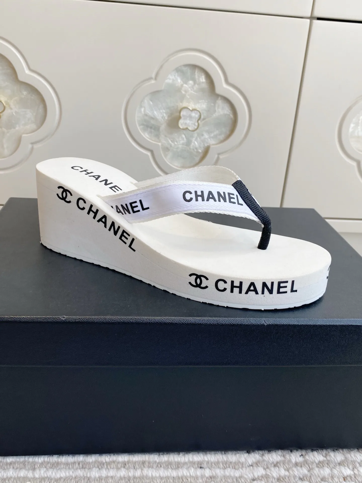 Шлепанцы Женские Chanel 11909760