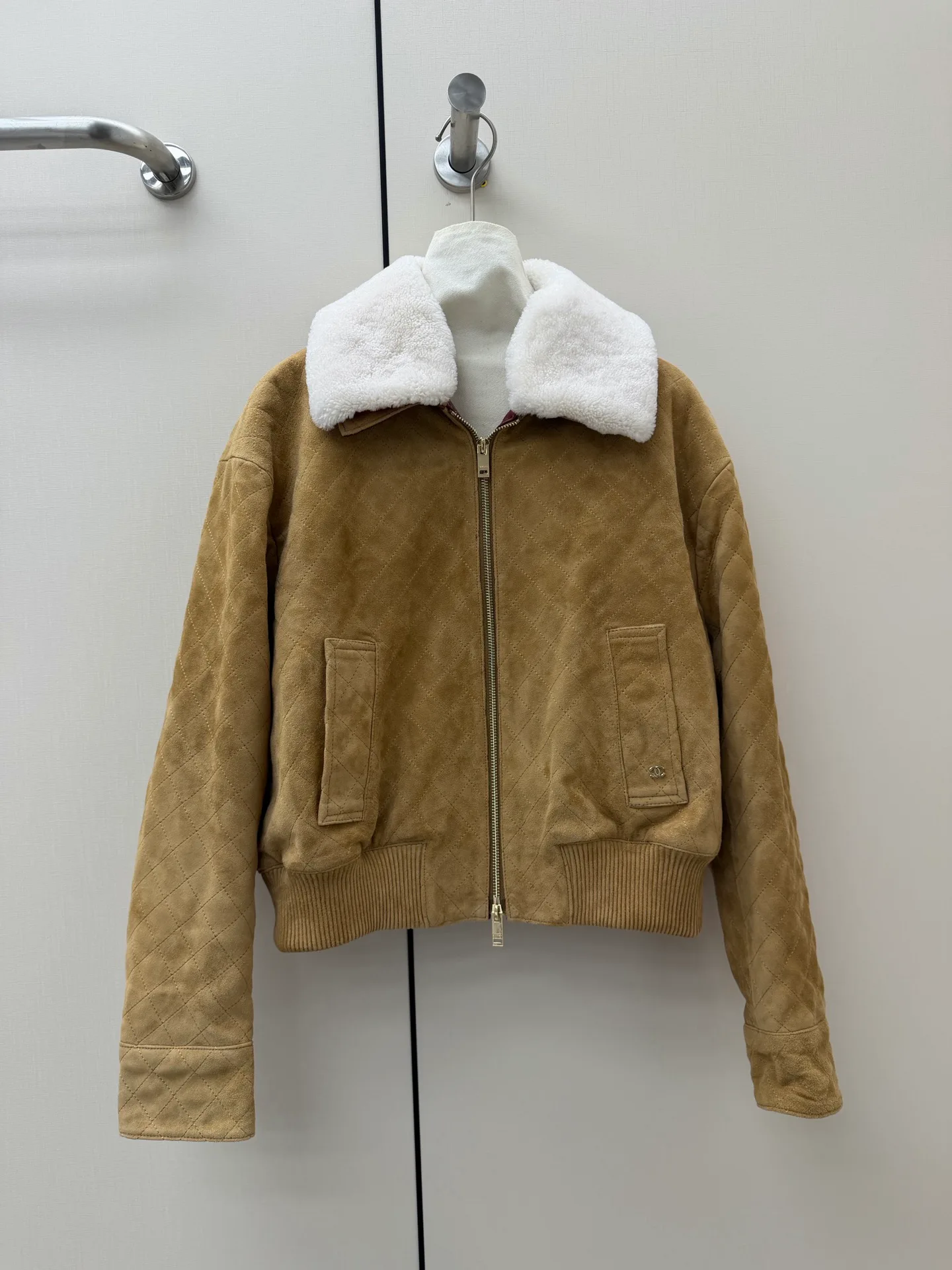 Кожаные Куртки И Дублёнки Женские Chanel 18992588