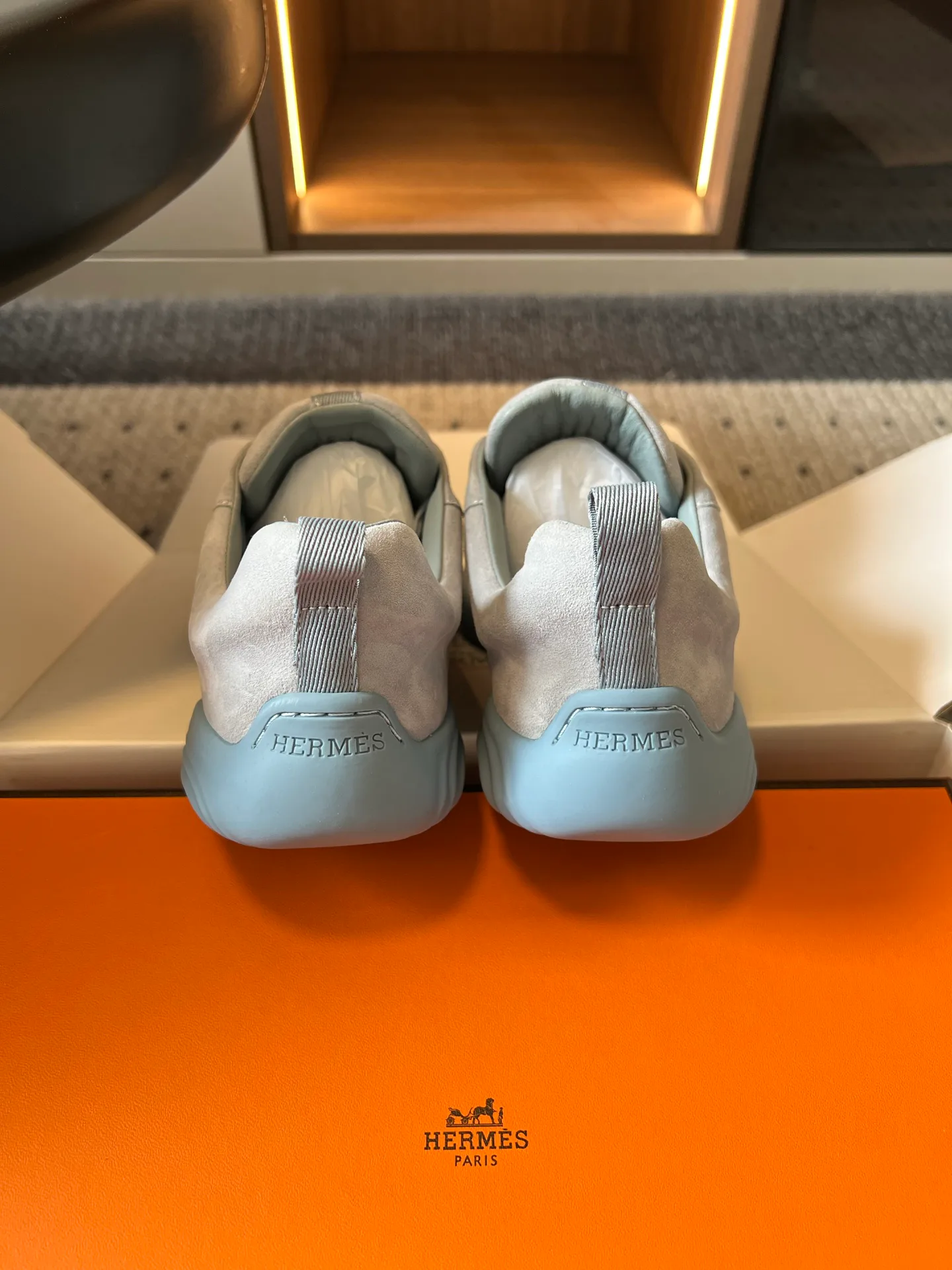 Кроссовки Женские Hermes 17625152