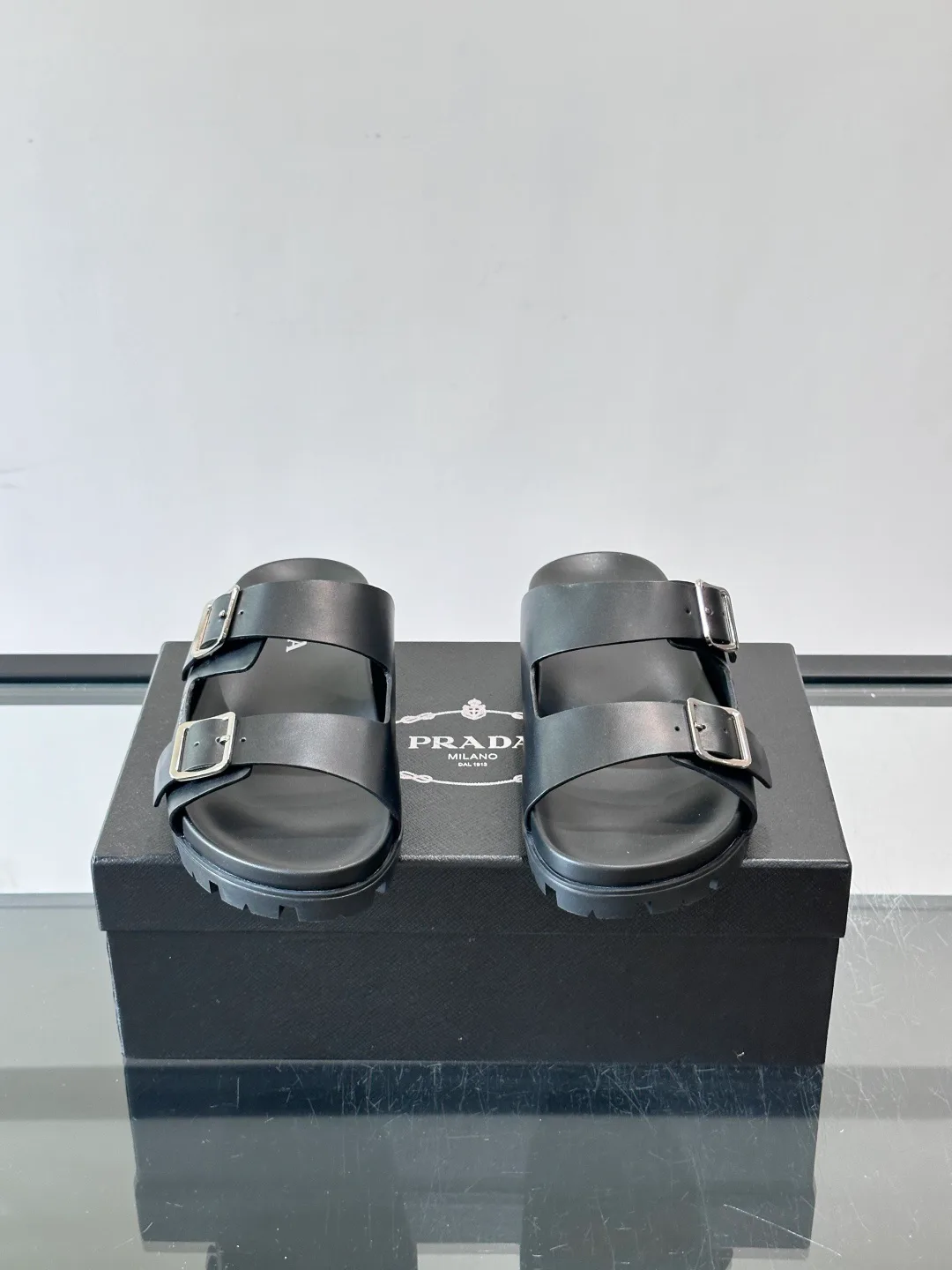 Шлепанцы Женские Prada 17689200