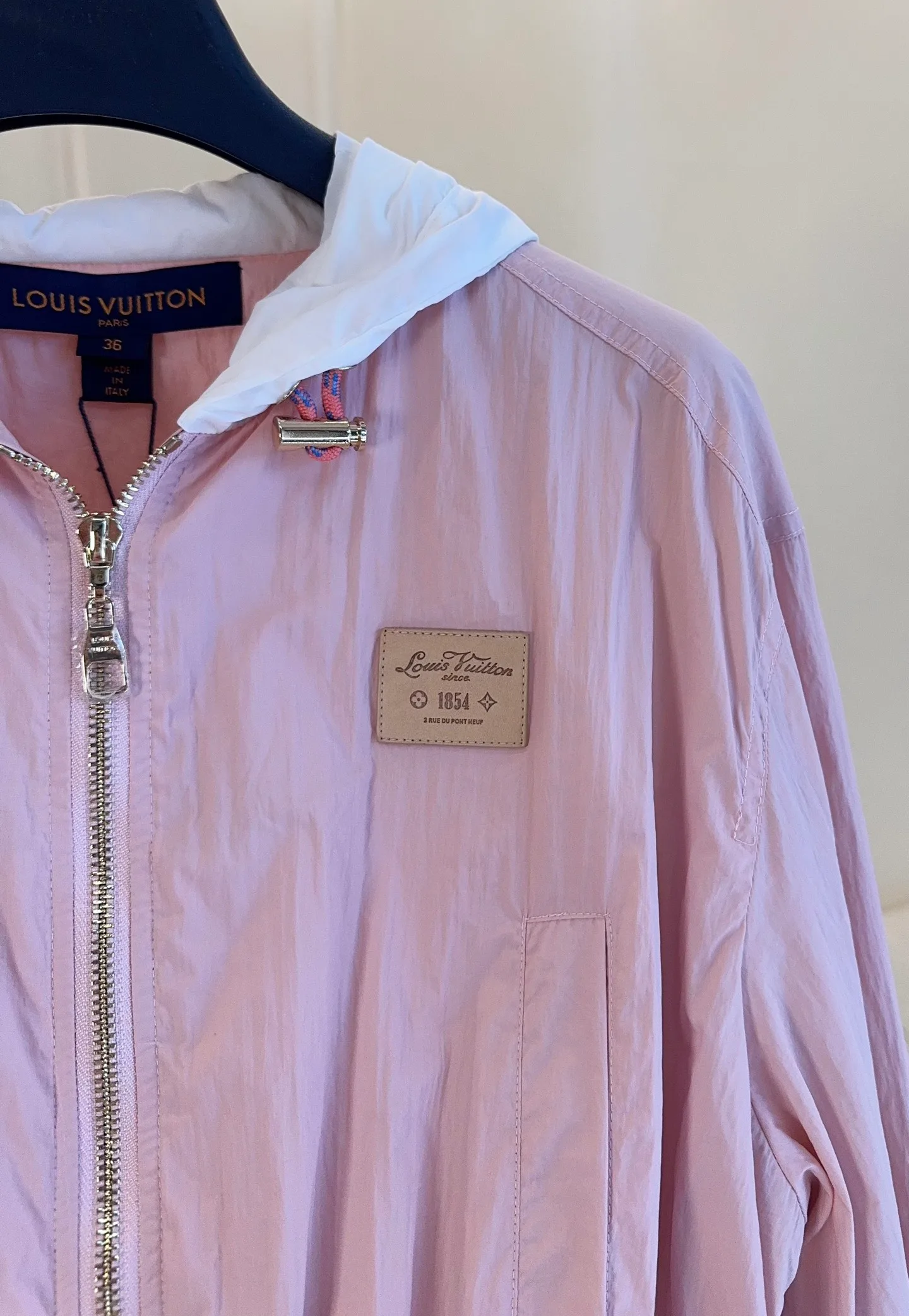 Куртки И Пуховики Женские Louis Vuitton 18923708