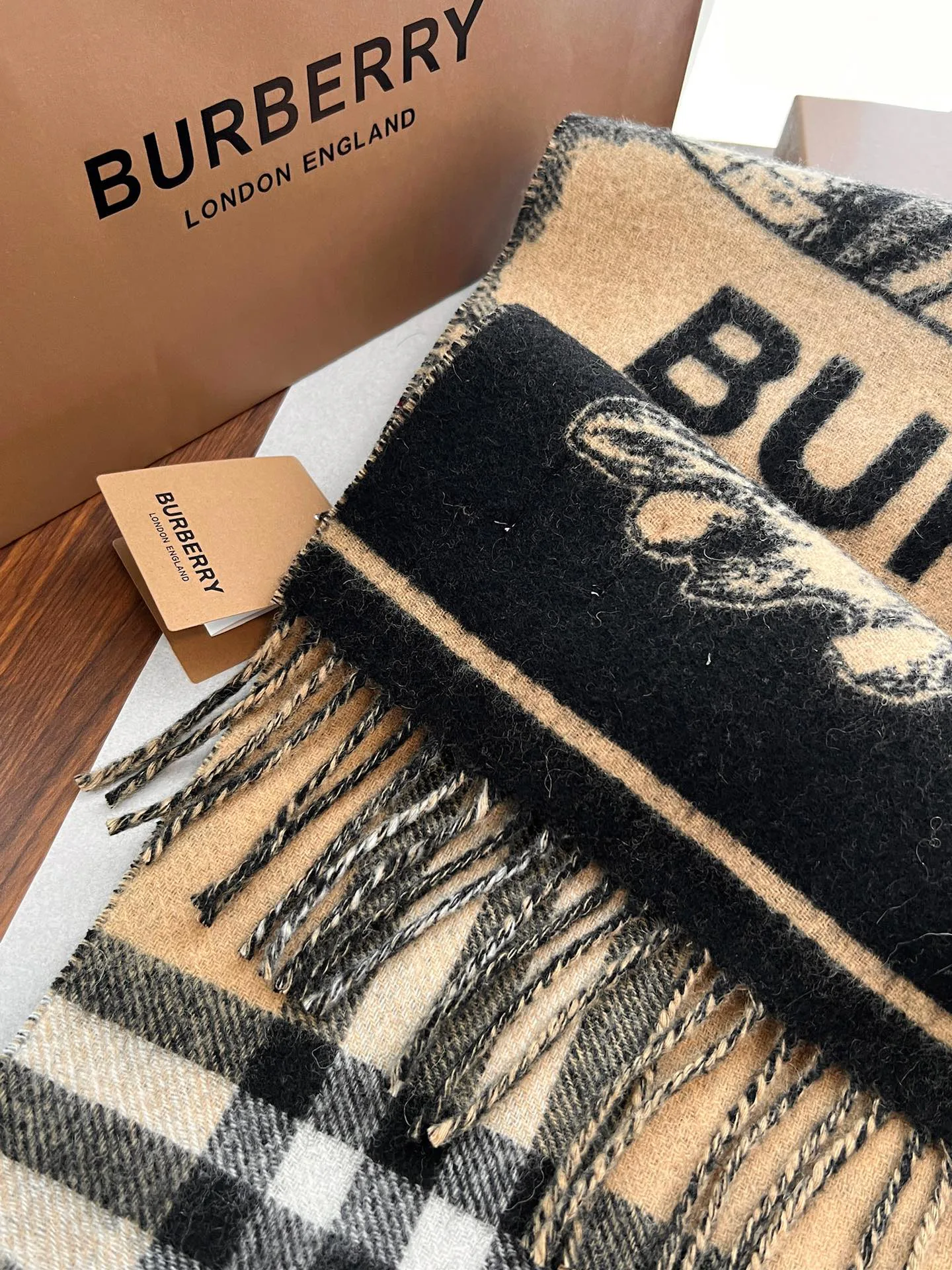 Шарфы Burberry 18659666