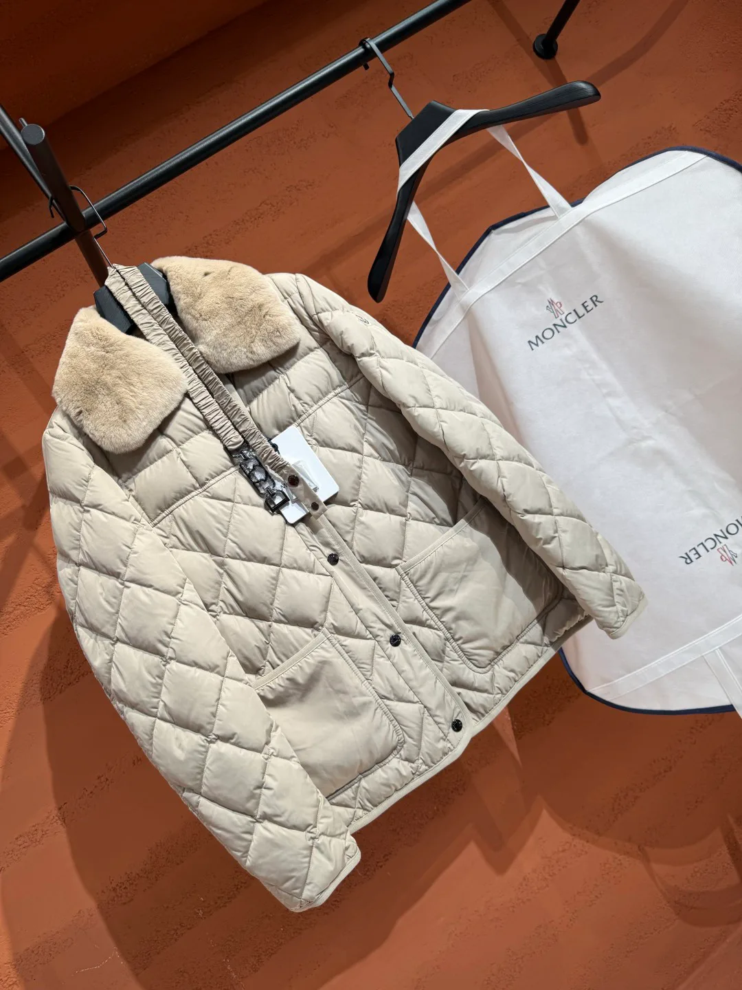 Куртки И Пуховики Женские Moncler 18387756